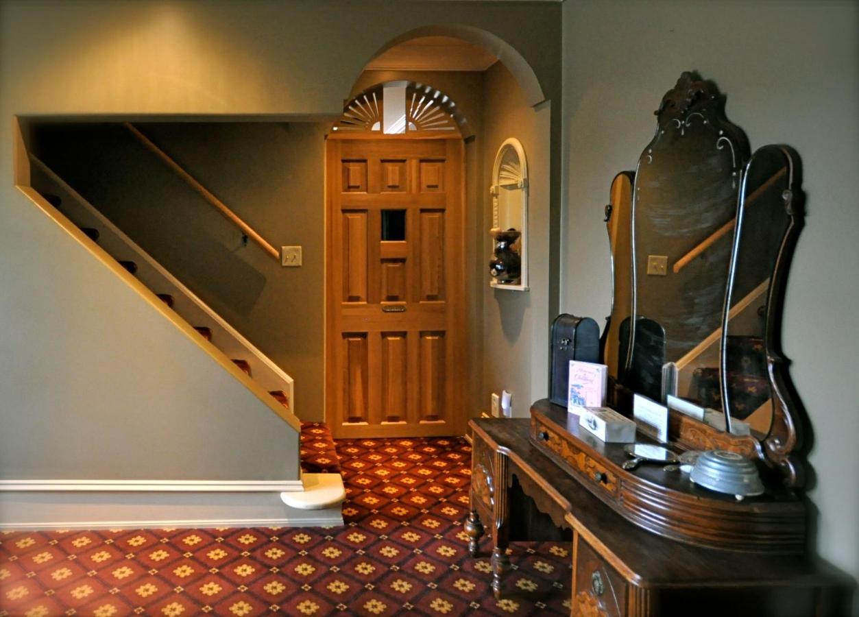 Creighton Manor Inn Bed & Breakfast Orillia Exterior foto