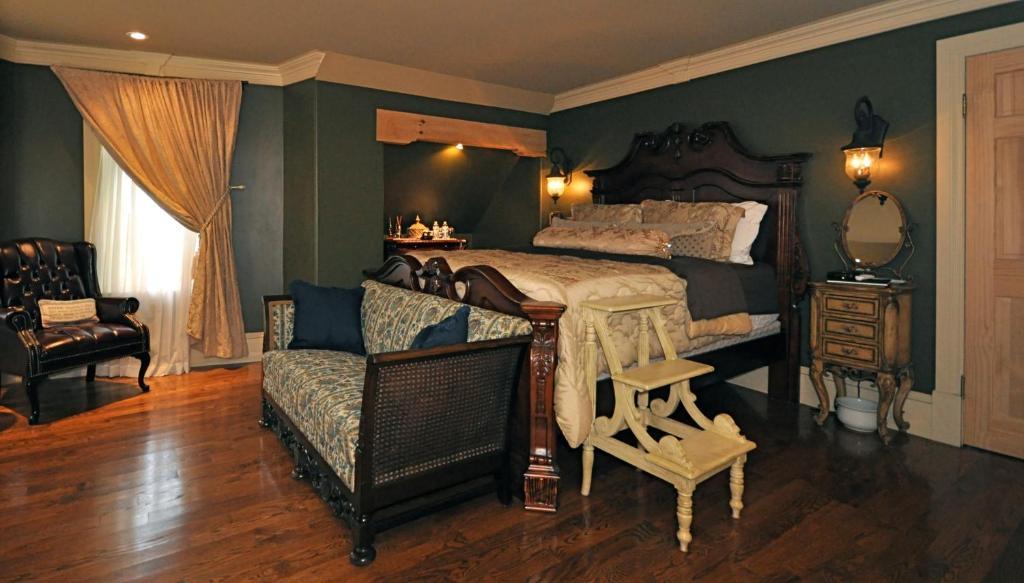 Creighton Manor Inn Bed & Breakfast Orillia Exterior foto